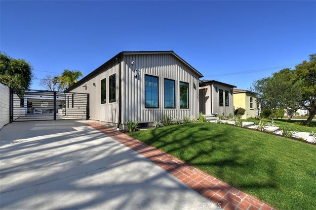 7907 Vicksburg, Los Angeles, CA 90045