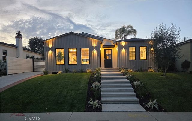 7907 Vicksburg, Los Angeles, CA 90045