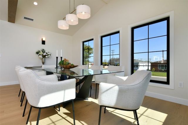 7907 Vicksburg, Los Angeles, CA 90045