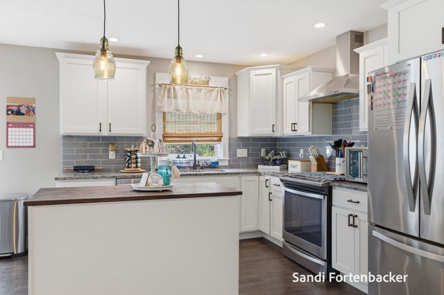 6635 Timberbrook Court, Norton Shores, MI 49444