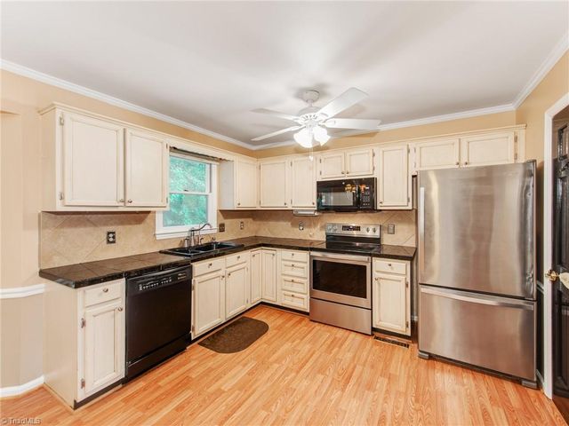 5812 Luxbury Court, Winston-salem, NC 27104