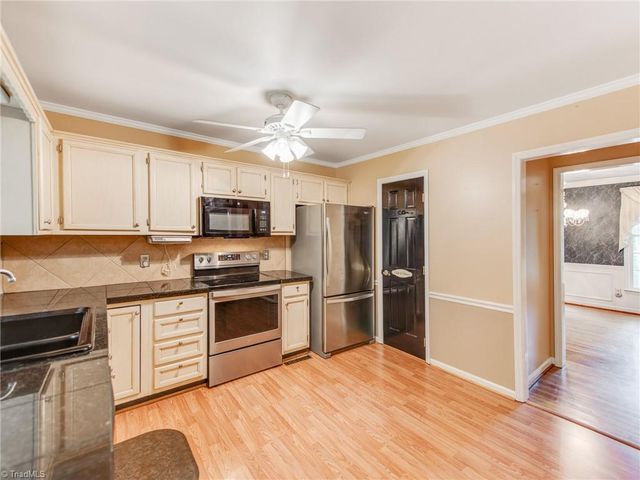 5812 Luxbury Court, Winston-salem, NC 27104