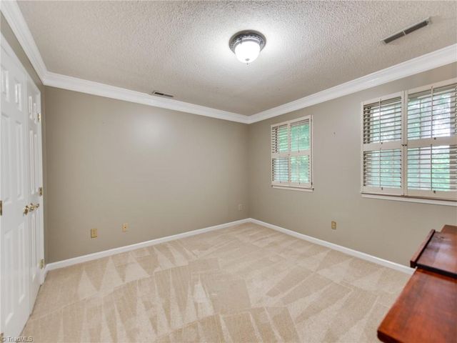 5812 Luxbury Court, Winston-salem, NC 27104