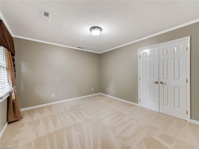 5812 Luxbury Court, Winston-salem, NC 27104