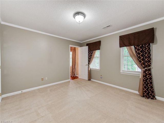 5812 Luxbury Court, Winston-salem, NC 27104