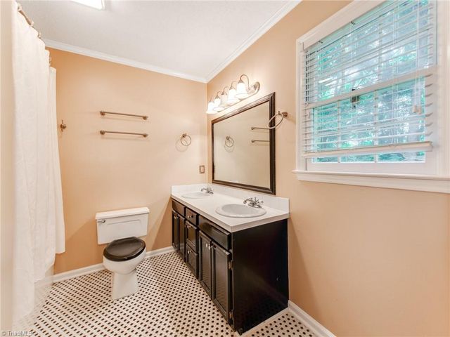 5812 Luxbury Court, Winston-salem, NC 27104