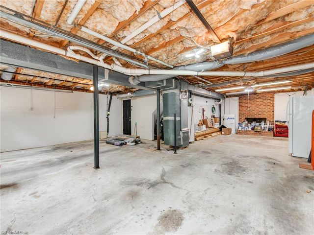 5812 Luxbury Court, Winston-salem, NC 27104
