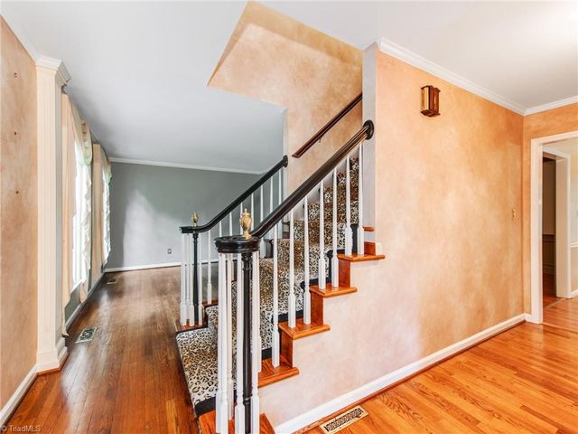 5812 Luxbury Court, Winston-salem, NC 27104