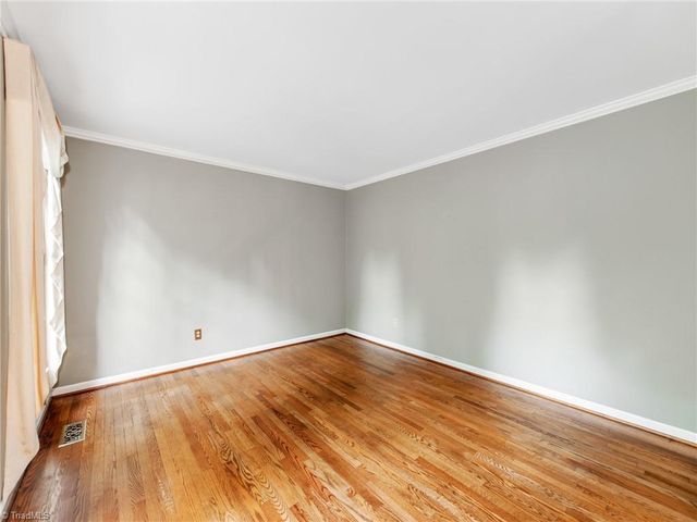 5812 Luxbury Court, Winston-salem, NC 27104