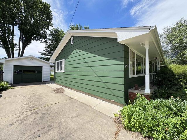 534 DEMAREST STREET, Waupaca, WI 54981