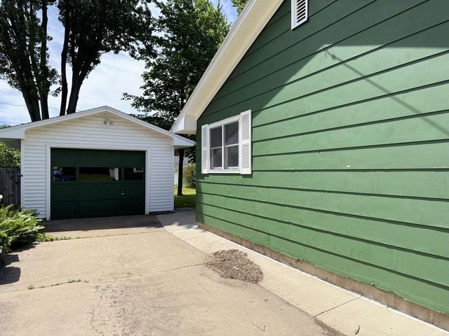 534 DEMAREST STREET, Waupaca, WI 54981