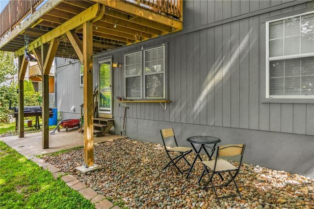 303 Crystal Drive, Belton, MO 64012