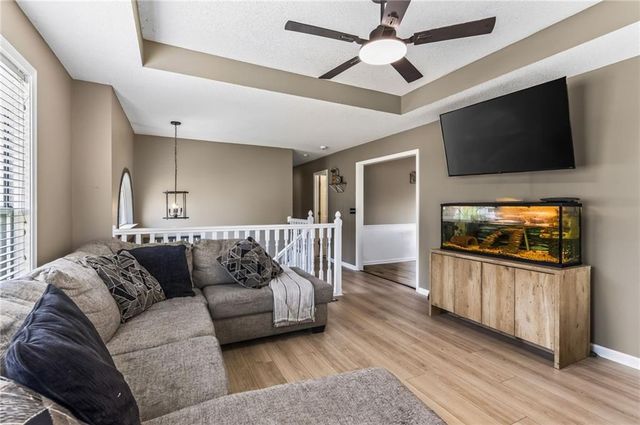 303 Crystal Drive, Belton, MO 64012