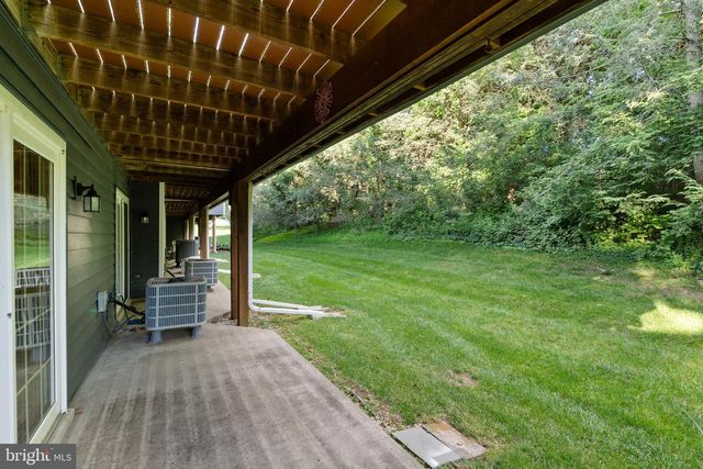 113 WHISTLING SWAN LN, Downingtown, PA 19335