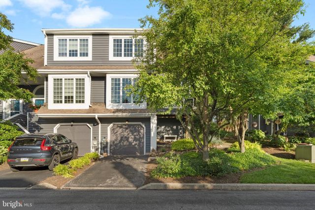 113 WHISTLING SWAN LN, Downingtown, PA 19335
