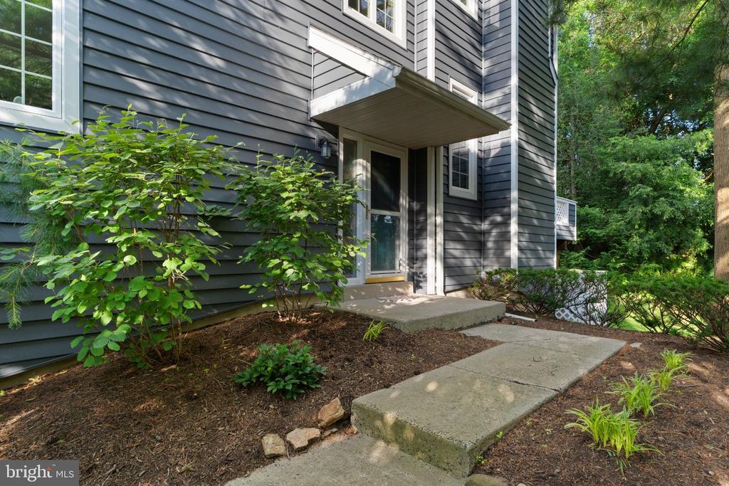 113 WHISTLING SWAN LN, Downingtown, PA 19335