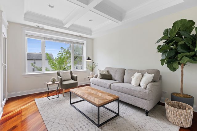 2702 W CORTLAND Avenue 2, Chicago, IL 60647