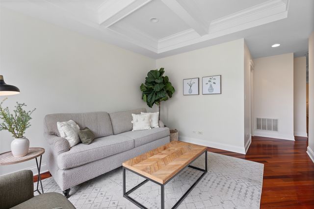 2702 W CORTLAND Avenue 2, Chicago, IL 60647