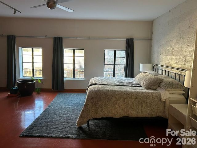 28 N Lexington Avenue, Asheville, NC 28801