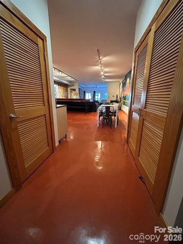 28 N Lexington Avenue, Asheville, NC 28801