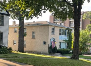 4931 Saratoga Avenue 1, Downers Grove, IL 60515