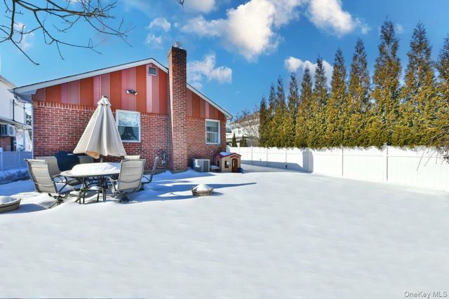 148 Simonson Road, Mineola, NY 11501