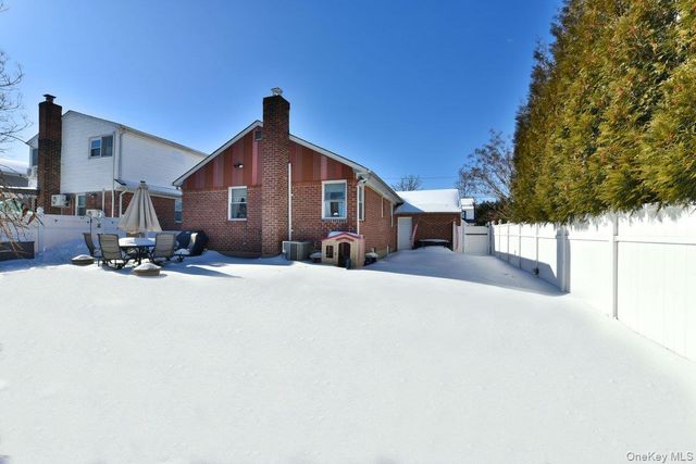 148 Simonson Road, Mineola, NY 11501