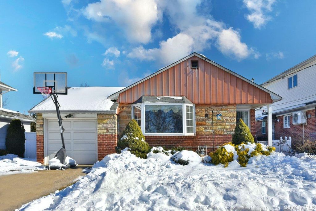 148 Simonson Road, Mineola, NY 11501