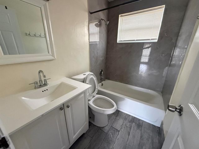 4109 SW 24th Street, Fort Lauderdale, FL 33317