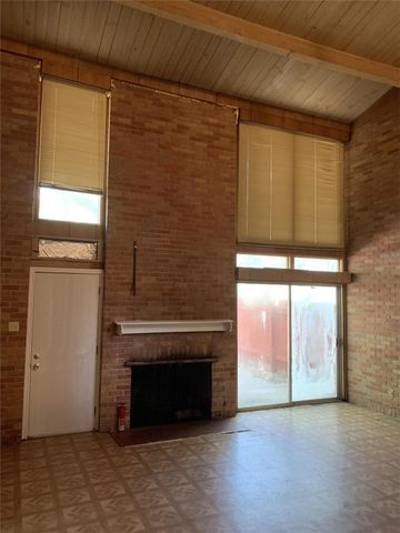1012 Bois Darc ST, Lockhart, TX 78644