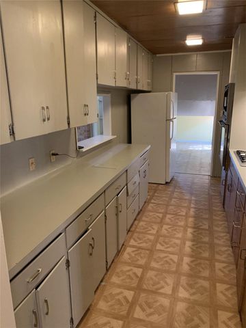 1012 Bois Darc ST, Lockhart, TX 78644