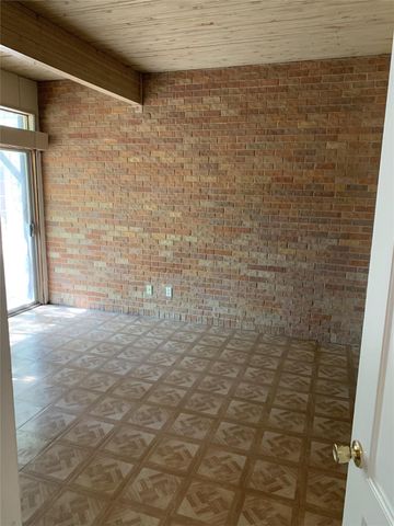 1012 Bois Darc ST, Lockhart, TX 78644