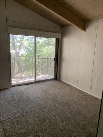 1012 Bois Darc ST, Lockhart, TX 78644