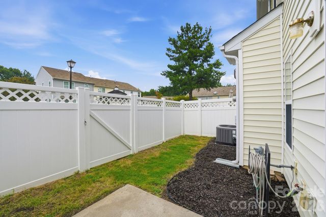 13838 Singleleaf Lane, Charlotte, NC 28278