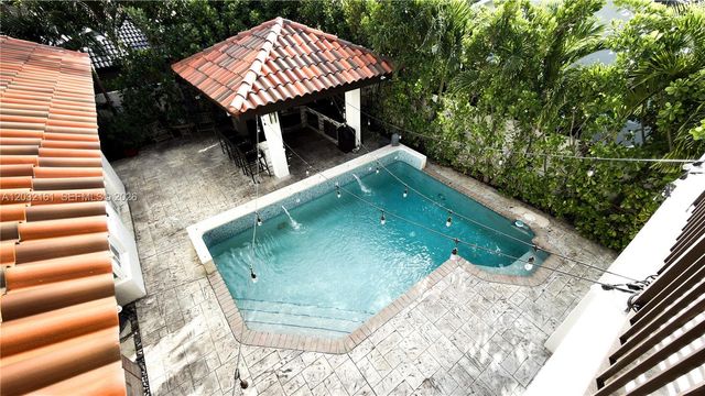 15106 NW 89th Ct, Miami Lakes, FL 33018