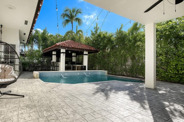 15106 NW 89th Ct, Miami Lakes, FL 33018