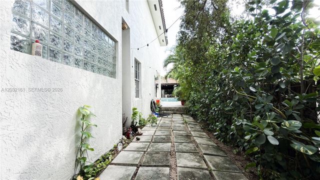 15106 NW 89th Ct, Miami Lakes, FL 33018