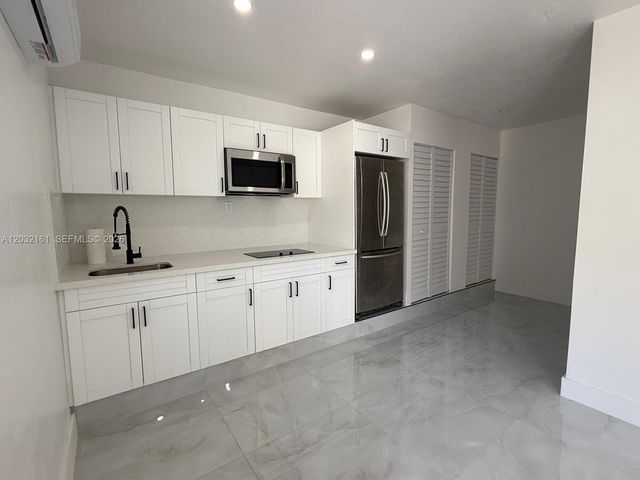 15106 NW 89th Ct, Miami Lakes, FL 33018