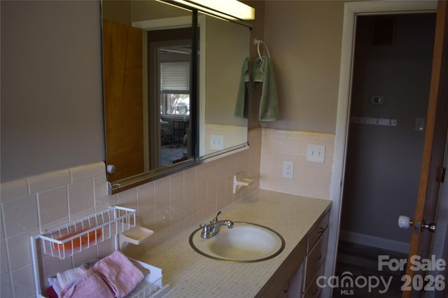 103 Regina Drive, Morganton, NC 28655