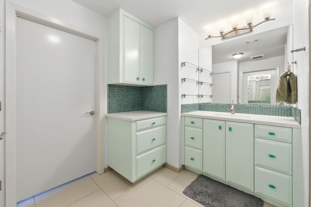 360 Nueces ST 1707, Austin, TX 78701