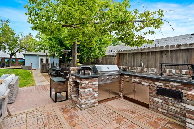 333 W Locust St, Lodi, CA 95240