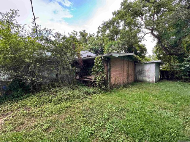 415 E Sanders St, Gonzales, LA 70737
