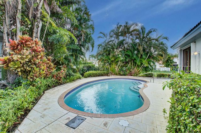 2106 NW 60th Circle, Boca Raton, FL 33496
