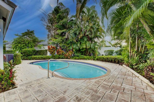 2106 NW 60th Circle, Boca Raton, FL 33496