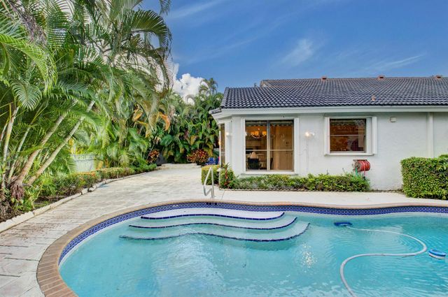 2106 NW 60th Circle, Boca Raton, FL 33496