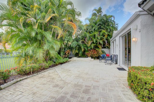 2106 NW 60th Circle, Boca Raton, FL 33496