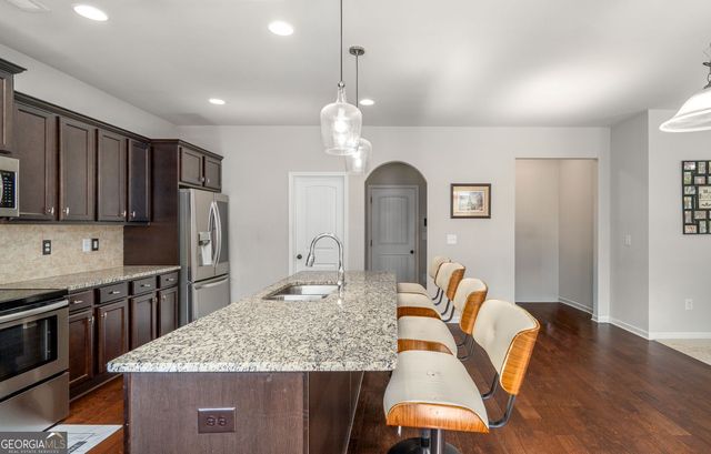 141 Pinehaven Court, Mcdonough, GA 30252