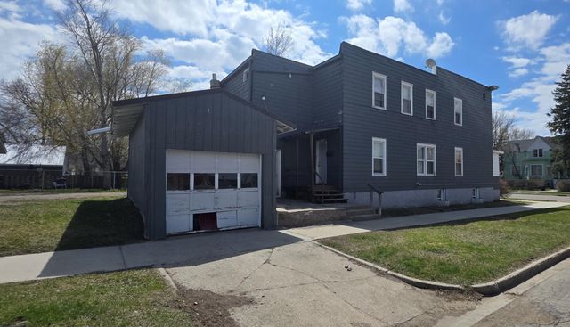205 3rd Avenue SE, Valley City, ND 58072