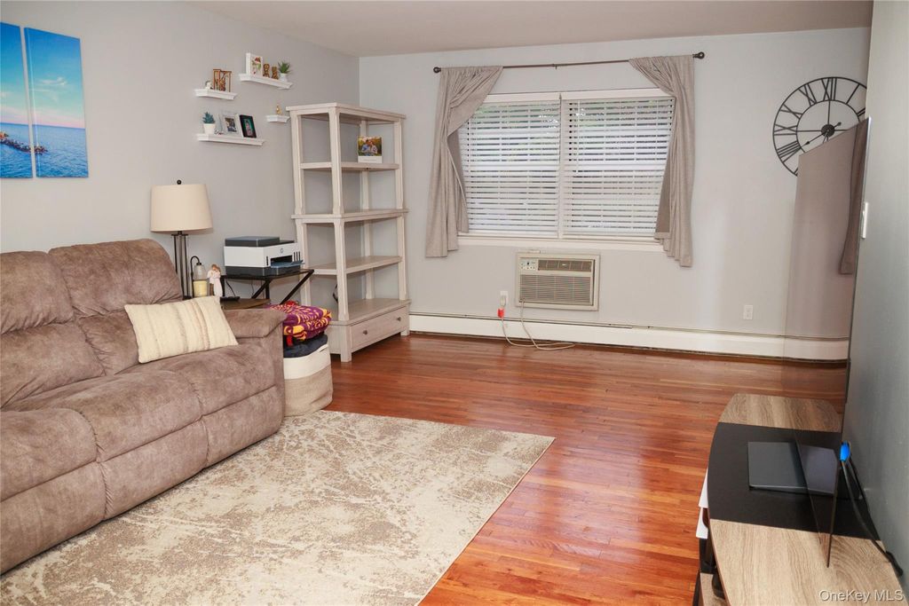 334 Lakeland Avenue 4D, Sayville, NY 11782 — photo 2
