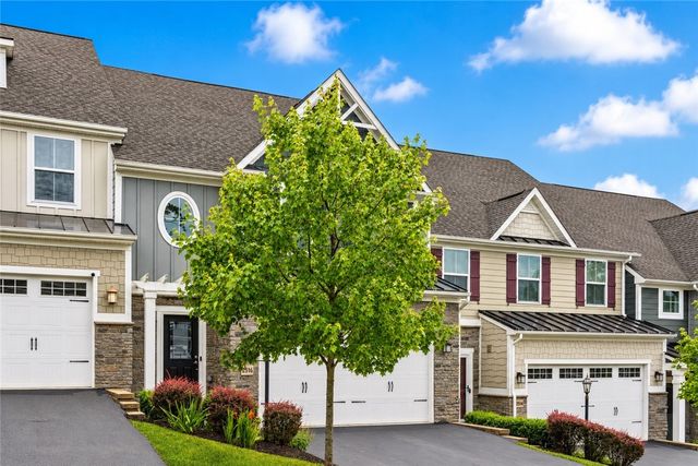 2516 Adele Ct, Franklin Park, PA 15143